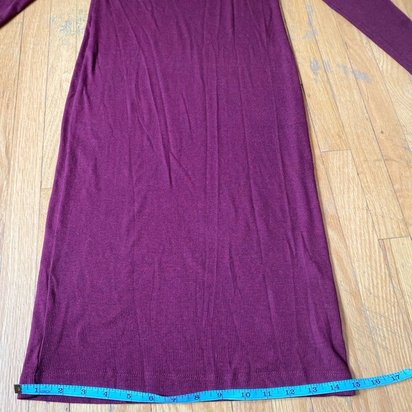 ⭐️SOLD⭐️Ribbed Mock-Neck Bodycon Dress - Picture 5 of 6